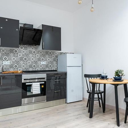 Cozy Studio Apartment 5 Min From Camp Nou Barcelona Exterior photo