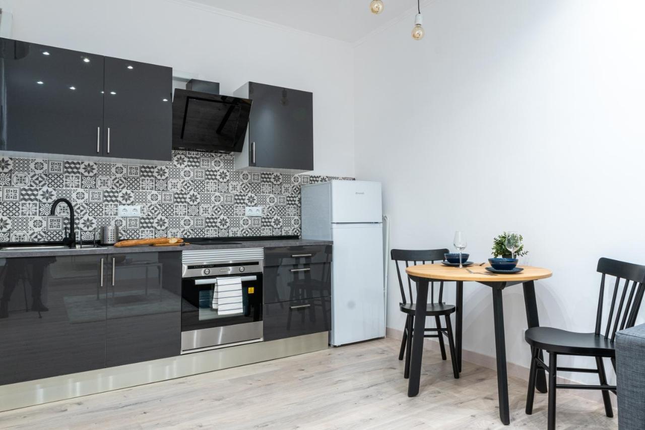 Cozy Studio Apartment 5 Min From Camp Nou Barcelona Exterior photo